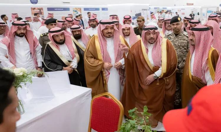 A group of men wearing the Saudi ghutra or shemagh with an aqal, and some wearing the Saudi bisht and military uniform, as part of an event organized by Qassim University as part of the university's health awareness and education campaign.