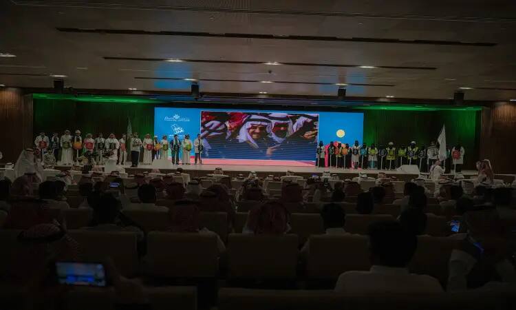 A large crowd at Qassim University witnessed a theatrical performance on the stage, where a number of people lined up in a single row, as the big screen projected the Saudi flag. Dressed in their distinctive traditional attire - the shemagh or ghutra, headband and Saudi bisht - they celebrated the National Day amid dim lighting and touches of green in respect for the national goal.