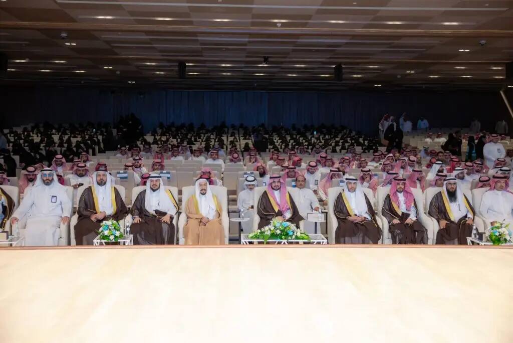 رئيس الجامعة يرعى حفل الكلية التطبيقية «مواءمة وشراكة وتمهين»