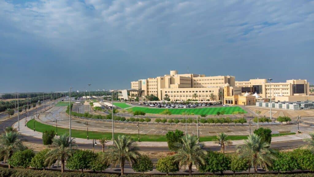 المدينة الطبية بجامعة المدينة القصيم منشأة رائدة معتمدة تخدم المجتمع السعودي الأكاديمي.
