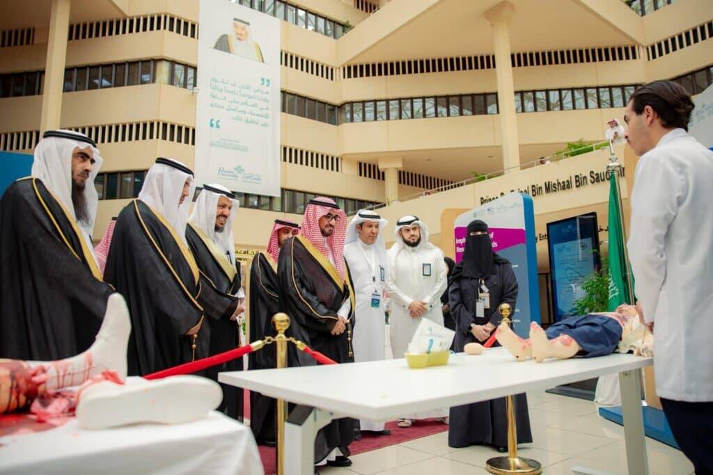 متابعة ملتقى محاكاة في جامعة القصيم بحضور أعضاء من المجتمع الأكاديمي السعودي.