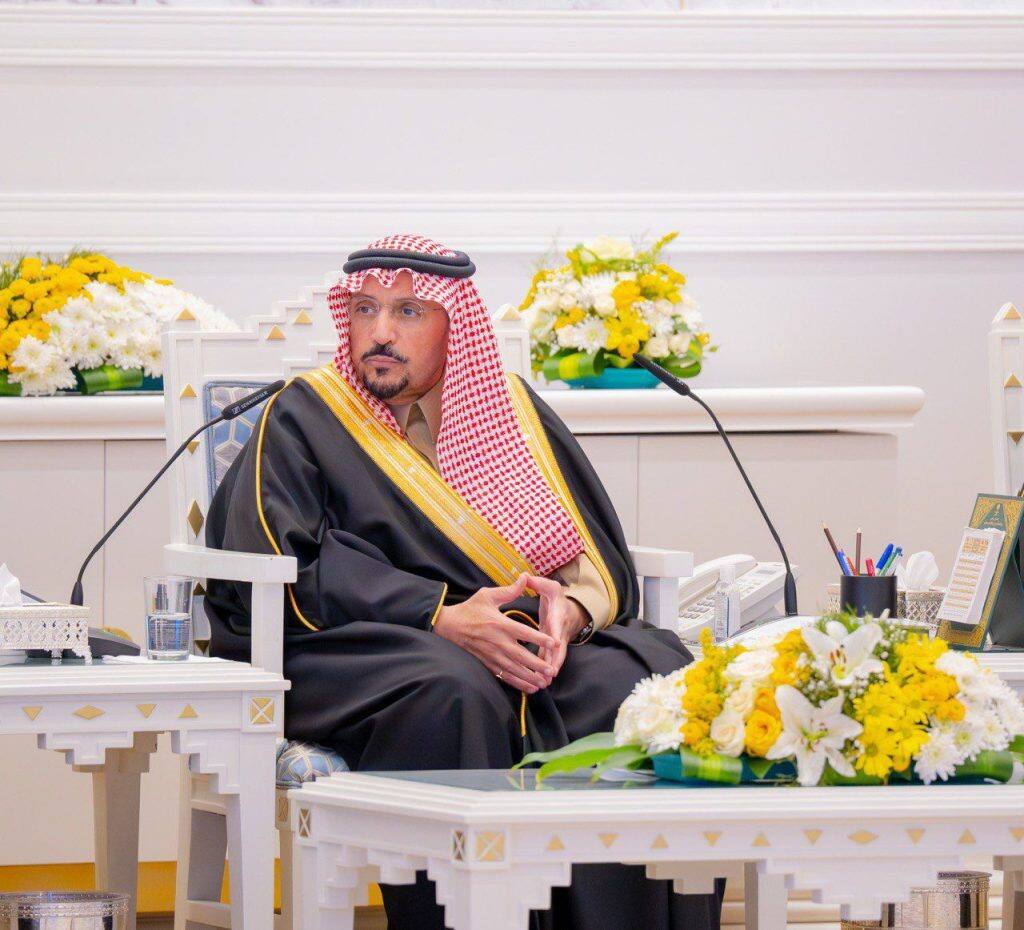 لقاء أكاديمي بجامعة القصيم مع إبراز هوية المجتمع السعودي وتنسيق الزهور الرسمية.