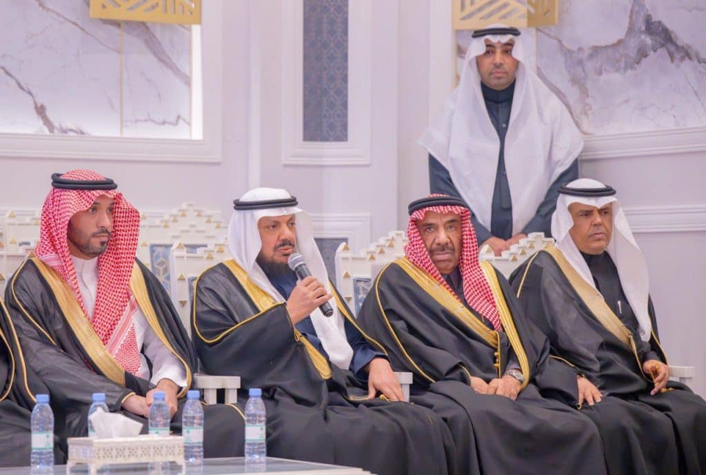 أكاديمية أكاديمية أكاديمية رسمية في جامعة القصيم بحضور أمير المنطقة ومشاركين من الكلية التطبيقية.