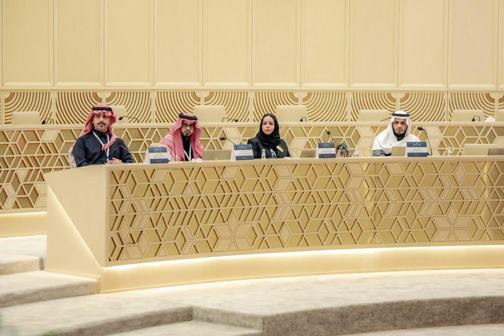 اجتماع لجنة عمداء شؤون الطلاب بجامعة القصيم لمناقشة تنمية قدرات الطلبة السعوديين.
