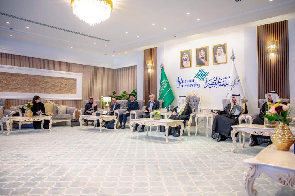 An official meeting at Qassim University to promote academic cooperation with Japan in an environment that respects Saudi values.
