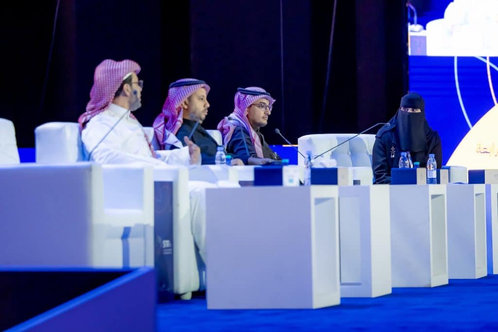 Panel discusses sustainability of natural resources at Qassim University's international conference.