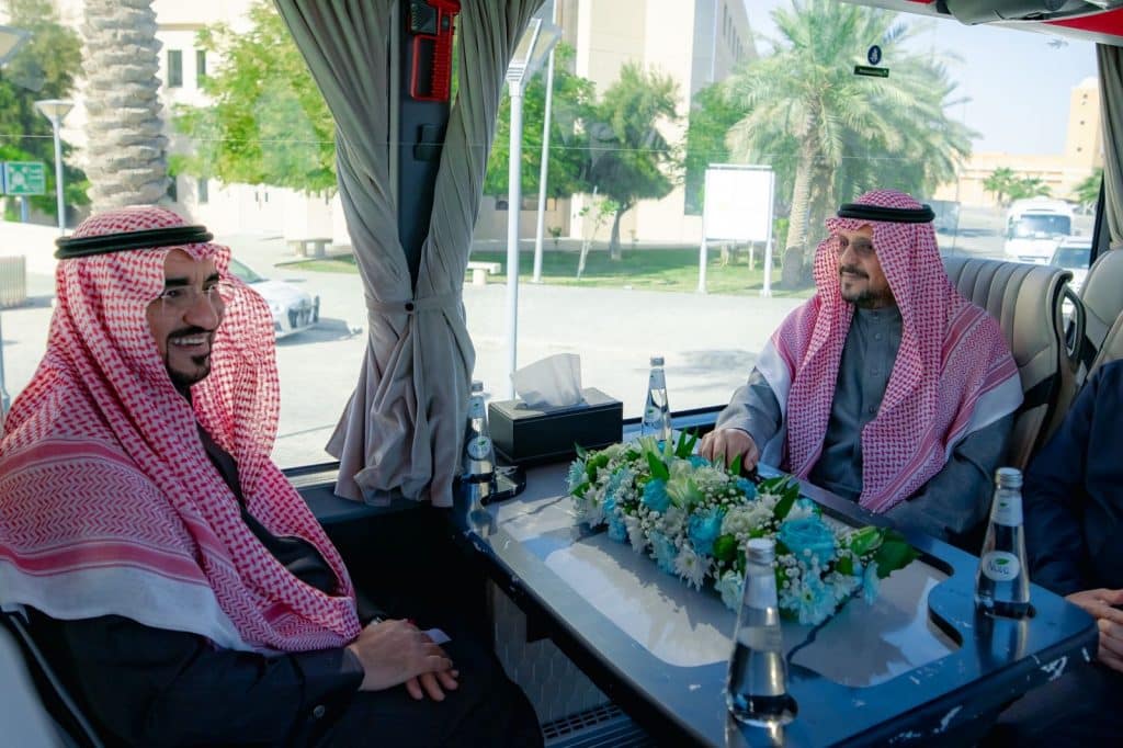 The Deputy Emir of Qassim meets with an official during an official visit to Qassim University to enhance academic cooperation.