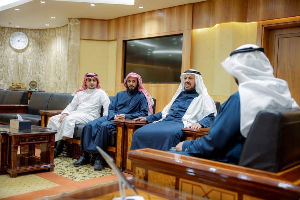 اجتماع رسمي في جامعة القصيم لمناقشة تسهيلات الطلبة الدوليين بما يوافق مبادئ المجتمع السعودي.