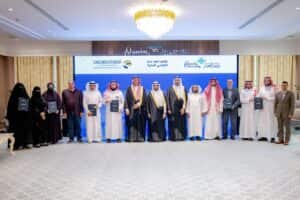 تكريم باحثين باحثين باحثين بجامعة القصيم لفوزهم بمنحهم بمنحهم بحثية في السيرة النبوية بحضور رسمي.