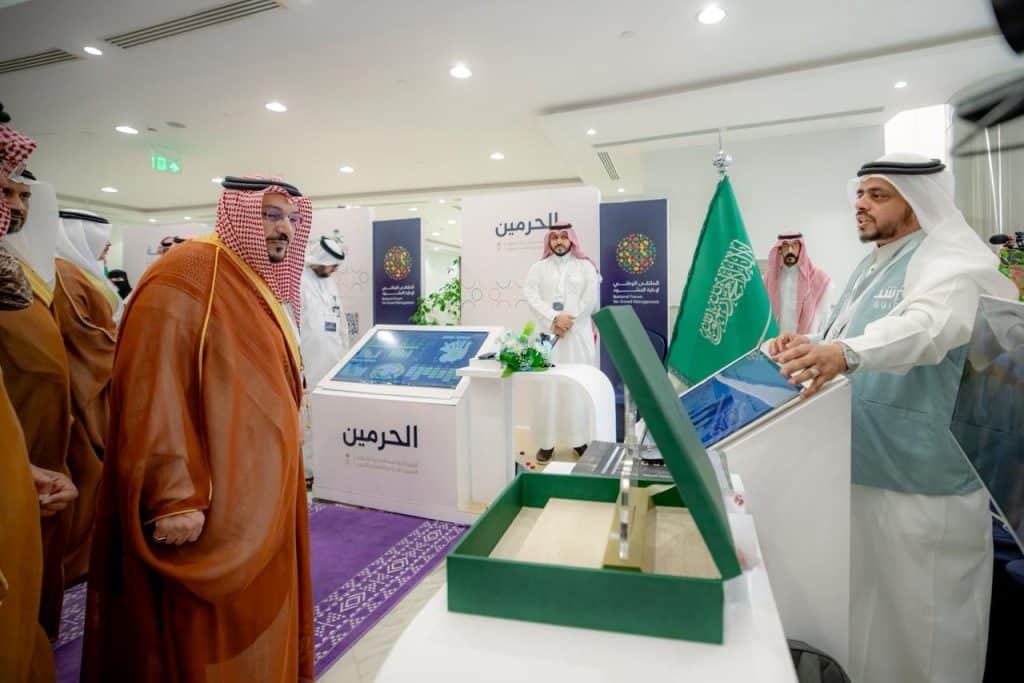 Qassim University's awareness platform at the National Crowd Management Forum showcases its projects.