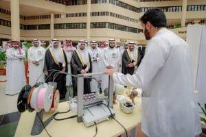 عرضي لتقنية الطباعة ثلاثية الأبعاد في جامعة القصيم بحضور أعضاء من المجتمع الأكاديمي.
