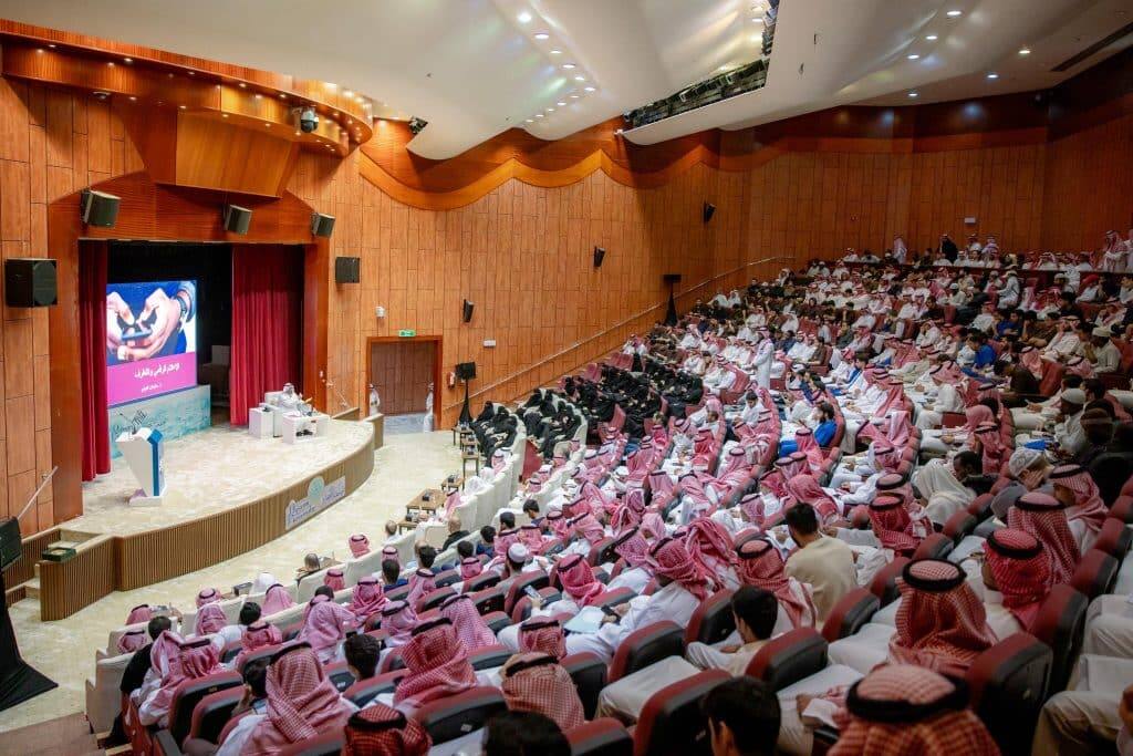 Qassim Academic Lecture on Digital Media, attended by an elite group from the university community.