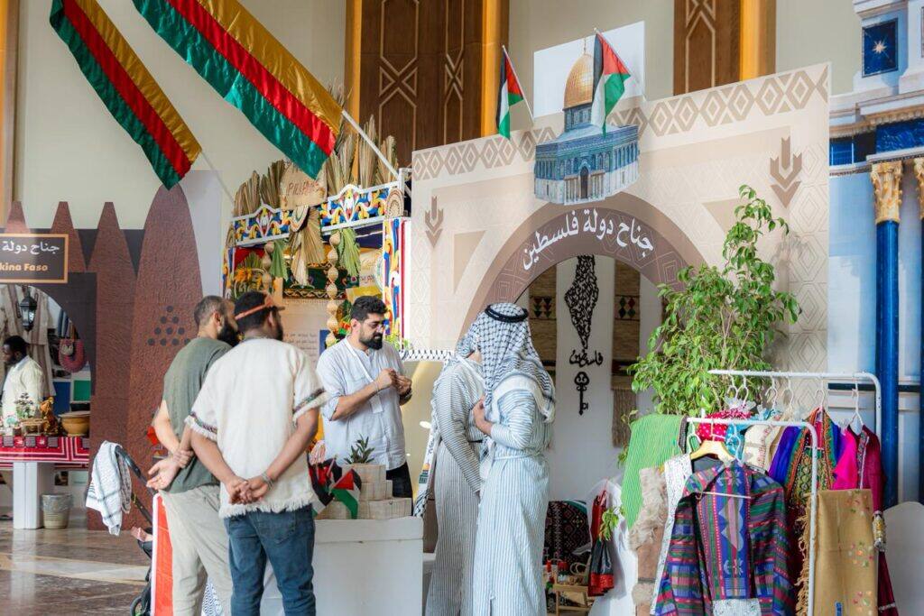 A cultural corner showcasing Palestinian heritage during the Al-Qassim Festival reflects cultural diversity.