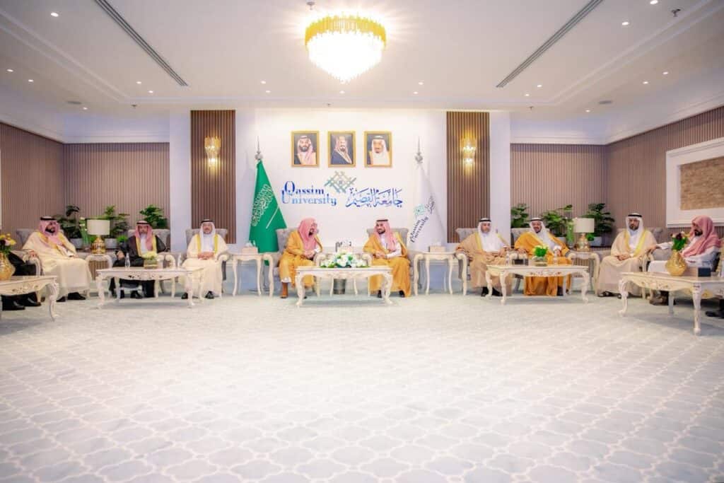 A formal meeting of the senior scholars' council members at Qassim University to enhance academic and institutional cooperation.