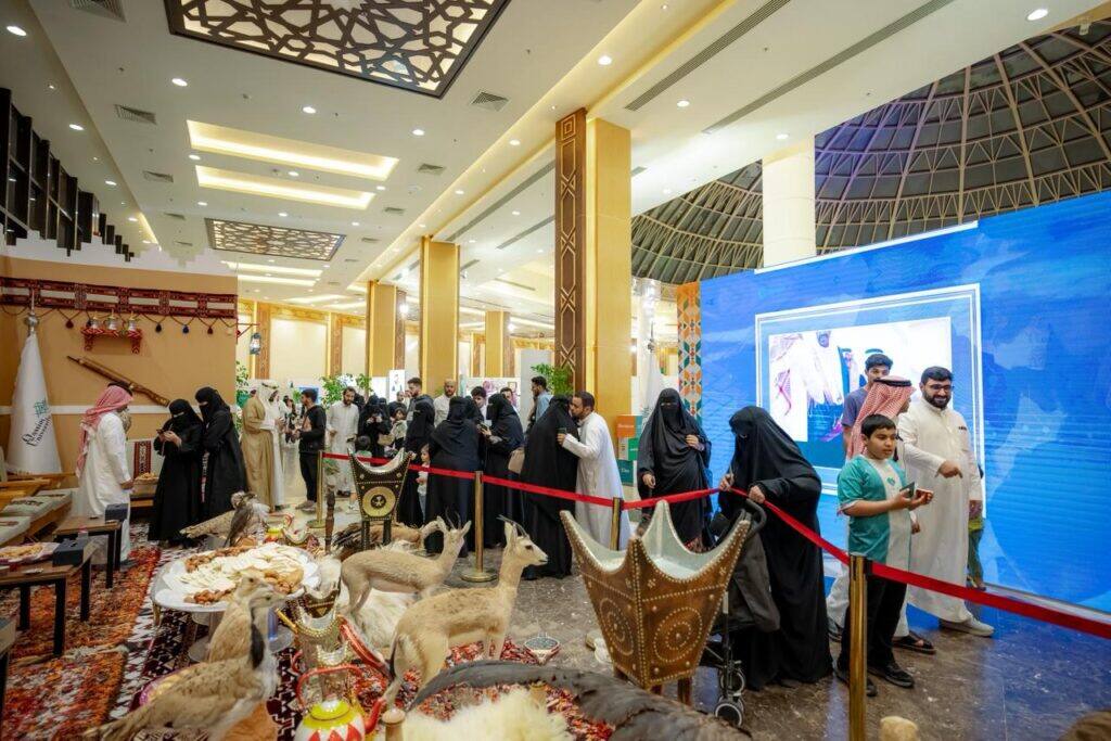 فعالية مهرجان مهرجان مهرجان تراث الشعوب بجامعة القصيم تعكس التبادل الثقافي وتعزيز القيم المجتمعية.