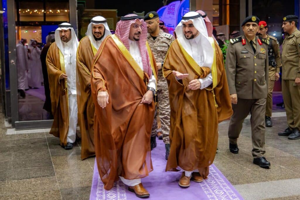 His Highness the Emir of Qassim participates in the Festival of Peoples at Qassim University with official and security presence.