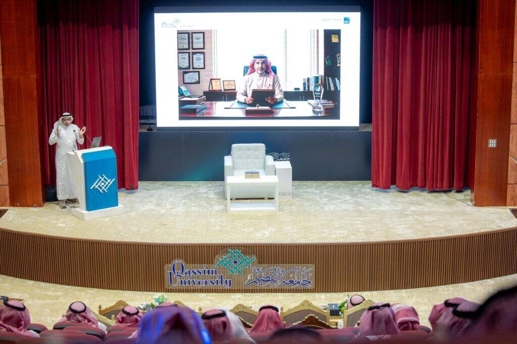فعالية أكاديمية جامعة القصيم حول التطوير المهني، بحضور رئيس الجامعة وأعضاء الهيئة التدريسية.